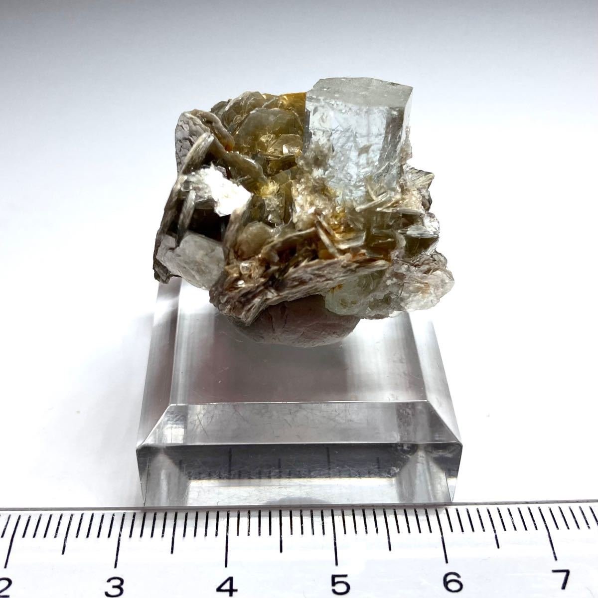 ゴシェナイト 緑柱石 ベリル アクアマリン 原石 鉱物 鉱石 宝石 標本