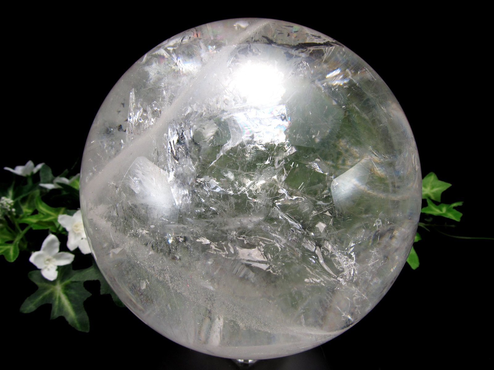 店頭展示中 全てを超える特大レインボー 巨大水晶丸玉 天然虹入り水晶