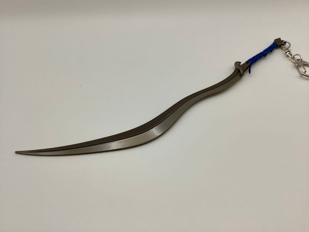 重厚感】エルデンリング 猟犬の長牙 キーホルダー 22cm 武器 模造刀