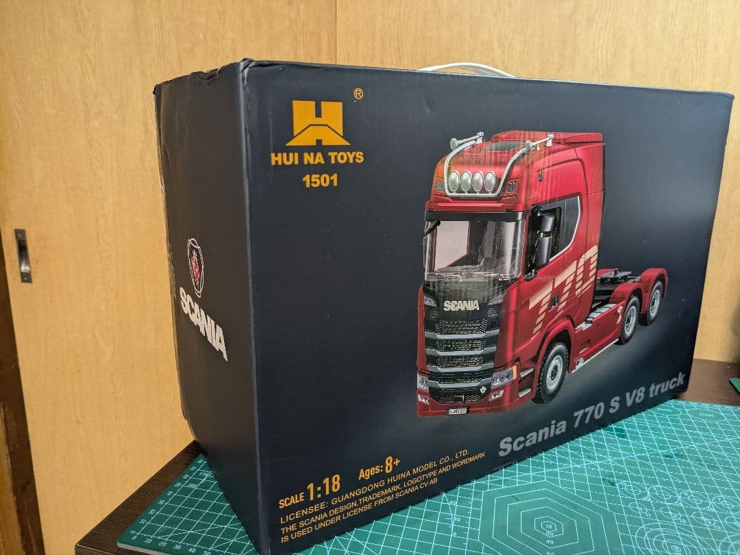 HUI NA スカニア1/18 770 S V8トレーラーヘッド　レッド