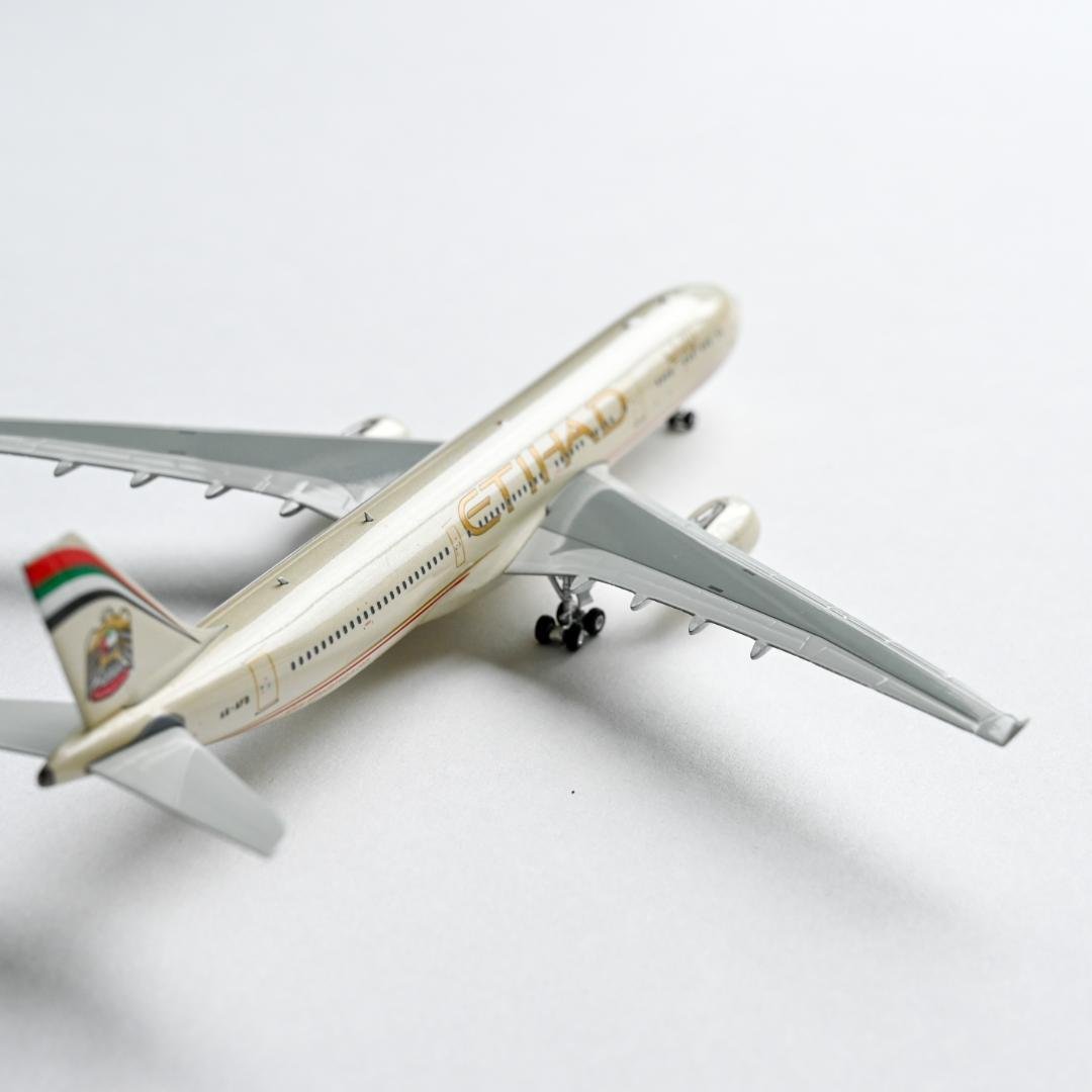 エティハド航空 A330-300 旧塗装 Phoenix 1/400